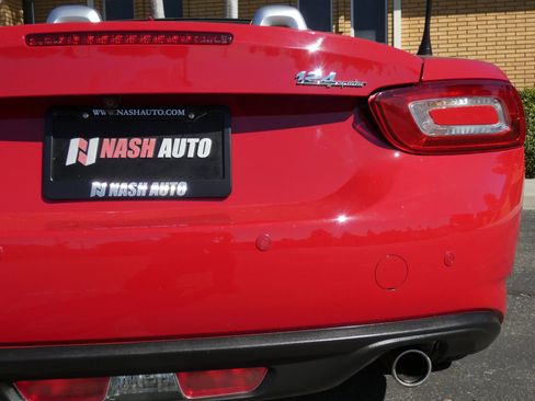 Used 2018 FIAT 124 Spider Lusso w/ Convenience Group image 9