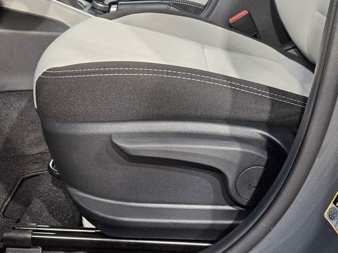 Used 2025 Hyundai Venue SEL FWD image 23