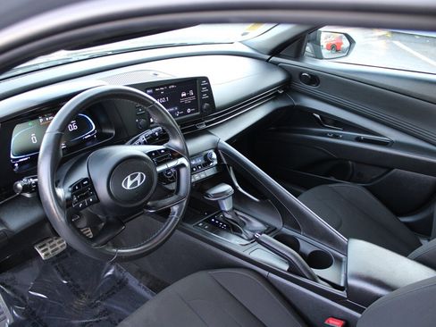 Used 2025 Hyundai Elantra Sport FWD image 18