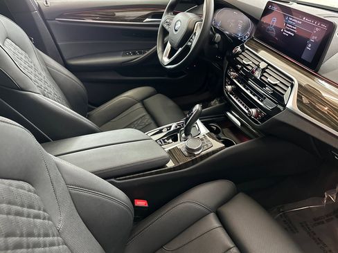 Certified 2023 BMW 530e w/ Premium Package image 33