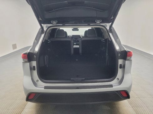 Used 2022 Toyota Highlander XLE image 29