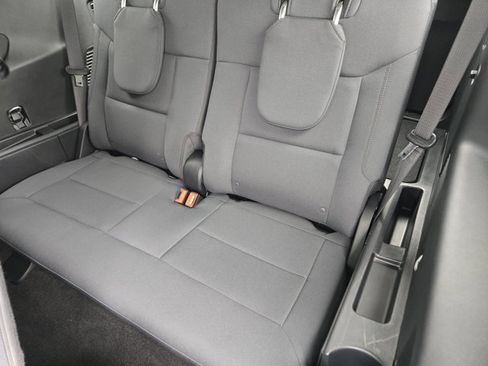 Certified 2025 Ford Explorer Active RWD image 30