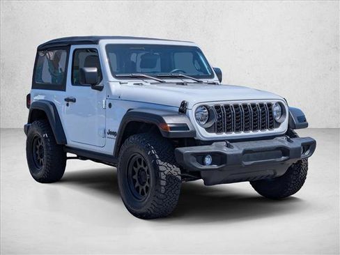 Used 2025 Jeep Wrangler Sport AWD/4WD image 3