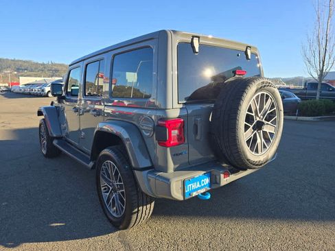 Used 2022 Jeep Wrangler Unlimited Sahara AWD/4WD image 3