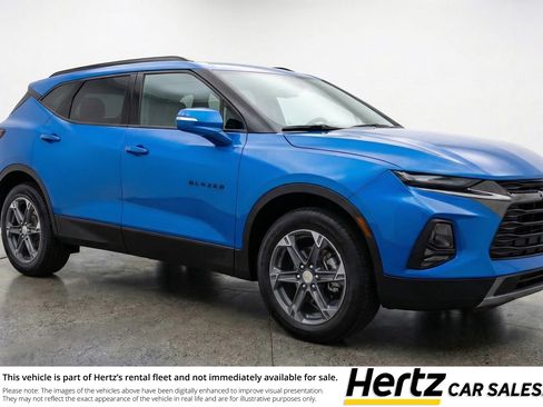 Used 2025 Chevrolet Blazer LT FWD image 1