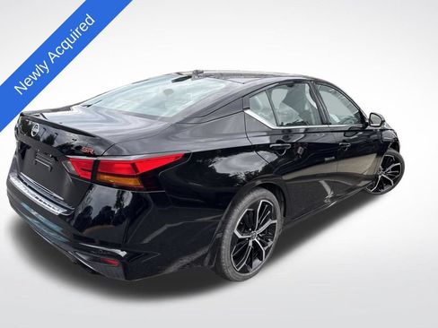 Used 2023 Nissan Altima 2.5 SR w/ SR Premium Package FWD image 2