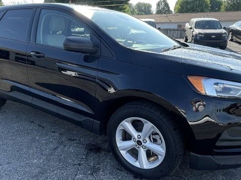 Used 2024 Ford Edge SE image 9