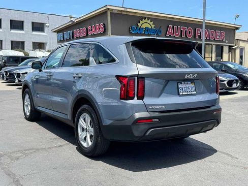 Used 2023 Kia Sorento LX FWD image 11