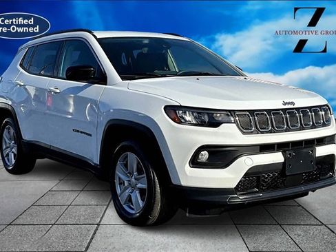 Used 2022 Jeep Compass Latitude image 11