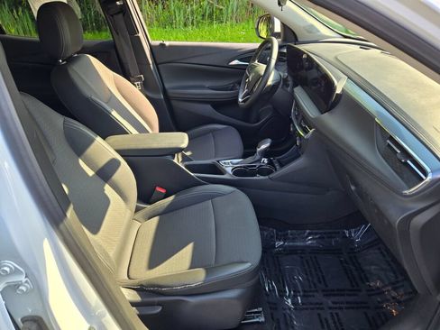 Certified 2025 Buick Encore GX Preferred FWD image 7
