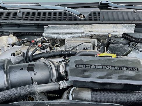 Used 2018 GMC Sierra 2500 Denali w/ Duramax Plus Package AWD/4WD image 30
