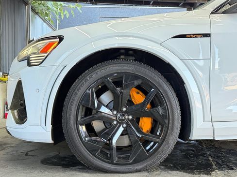 Used 2023 Audi e-tron S Premium Plus w/ Black Optic Package AWD/4WD image 36