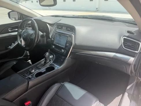 Used 2018 Nissan Maxima SR FWD image 12