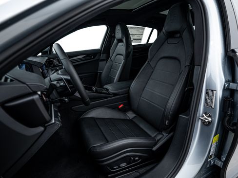 Certified 2025 Porsche Panamera 4 image 5