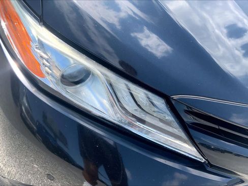 Used 2018 Toyota Camry XLE FWD image 28