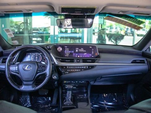 Used 2019 Lexus ES 350 Ultra Luxury w/ Accessory Package FWD image 15