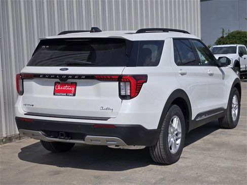New 2025 Ford Explorer Active w/ Active Comfort Package image 7