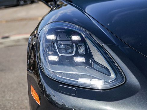 Used 2018 Porsche Panamera 4 image 10