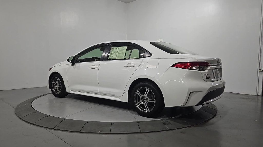 Used 2020 Toyota Corolla LE FWD image 3