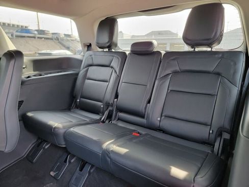 New 2026 Lincoln Navigator Premiere AWD/4WD image 21