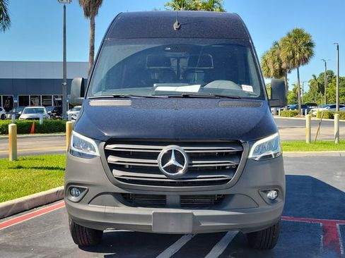 Used 2023 Mercedes-Benz Sprinter 2500 image 2