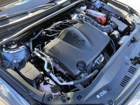 Used 2022 Toyota Avalon Limited image 44