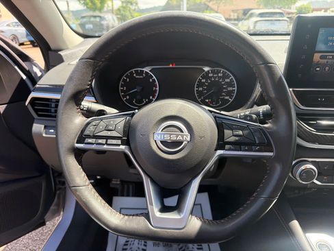 Used 2023 Nissan Altima 2.5 SR w/ SR Premium Package FWD image 8