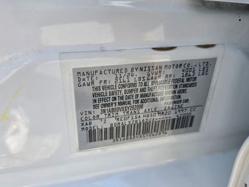 Used 2025 Nissan Sentra SR w/ SR Premium Package FWD image 19