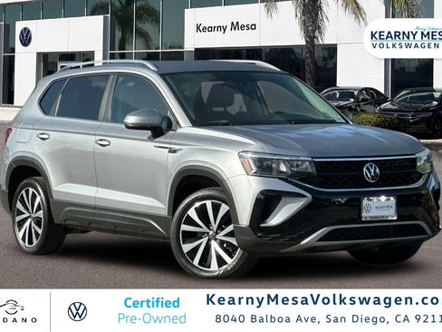 Used 2022 Volkswagen Taos SE FWD image 1