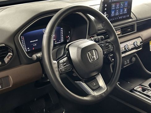Used 2025 Honda Pilot Elite image 13