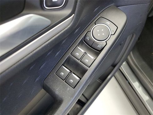 Used 2020 Ford Escape SE image 20