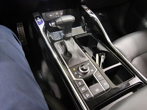 Certified 2025 Kia Sorento SX image 29