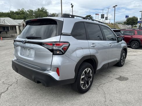 Certified 2025 Subaru Forester Premium w/ Convenience Package #1 AWD/4WD image 3