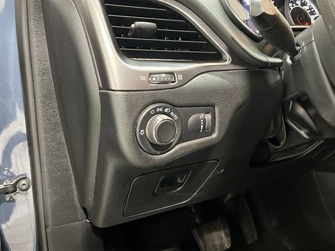 Used 2021 Jeep Cherokee Latitude w/ Mopar Interior Package image 15