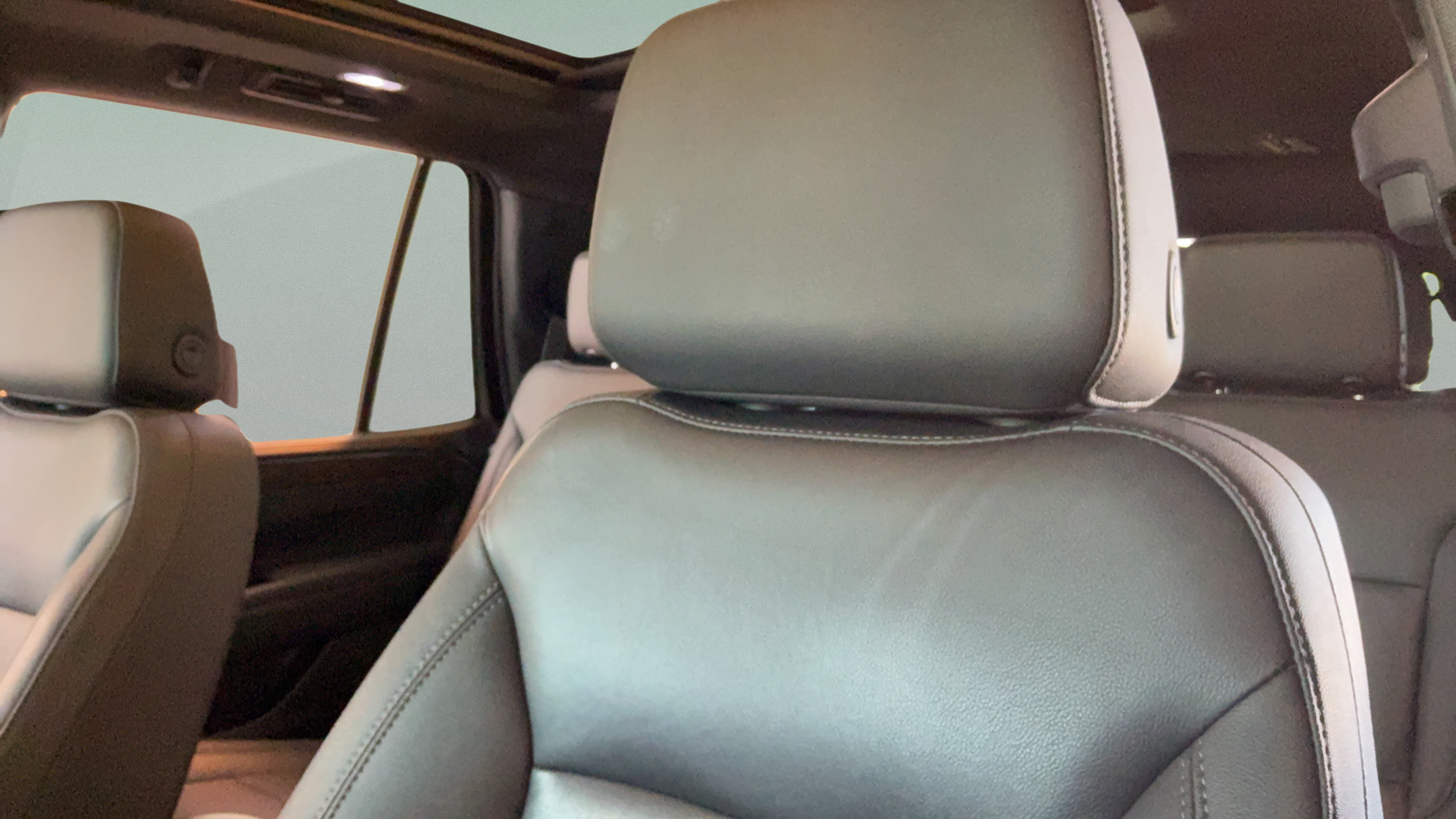 Used 2023 Chevrolet Tahoe Z71 w/ Luxury Package AWD/4WD image 28
