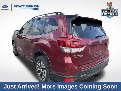 Used 2024 Subaru Forester Premium image 3