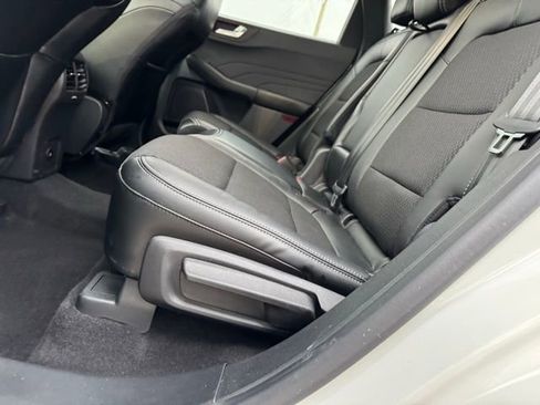 Certified 2025 Ford Escape SE image 11