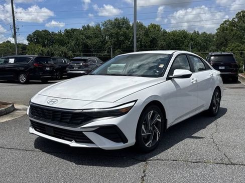 Used 2025 Hyundai Elantra Limited FWD image 3