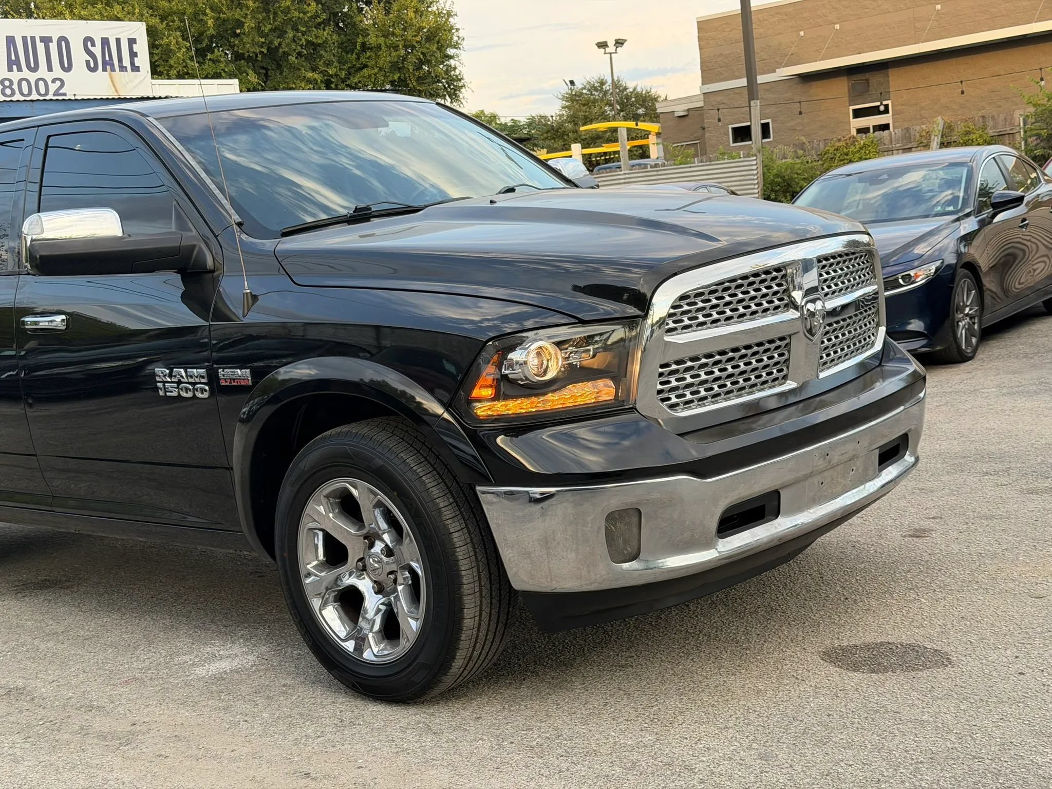 Used 2016 RAM 1500 Laramie w/ Convenience Group AWD/4WD image 3