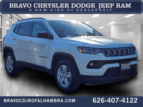 Used 2022 Jeep Compass Latitude image 1