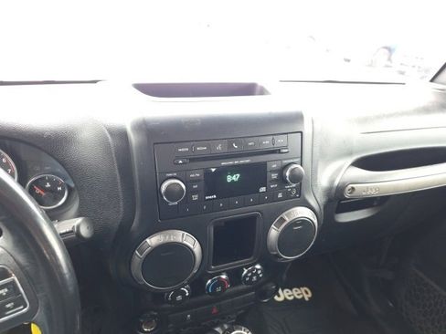 Used 2018 Jeep Wrangler Sport w/ Connectivity Group image 15