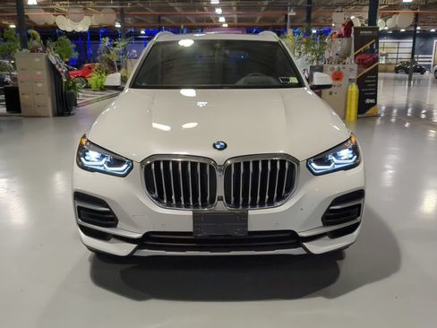 Certified 2023 BMW X5 xDrive40i w/ Premium Package AWD/4WD image 3