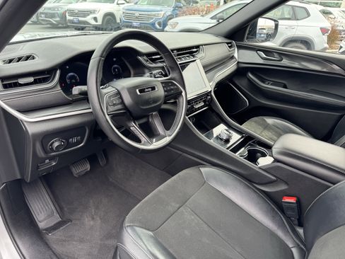 Used 2021 Jeep Grand Cherokee L Laredo AWD/4WD image 17