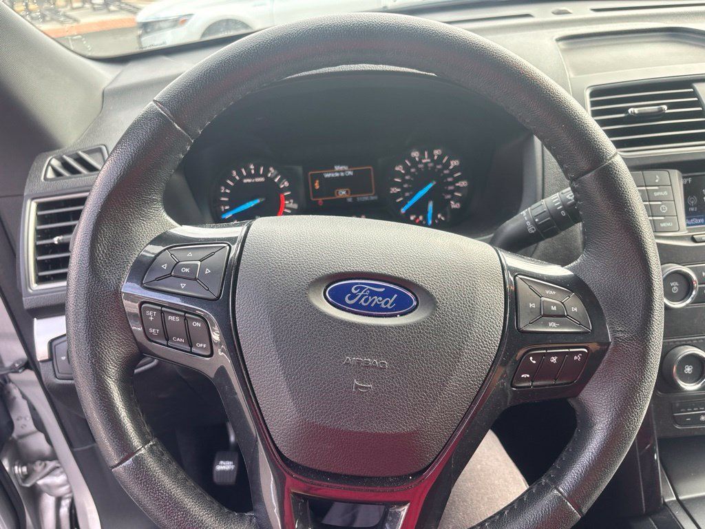 Used 2018 Ford Explorer XLT AWD/4WD image 20