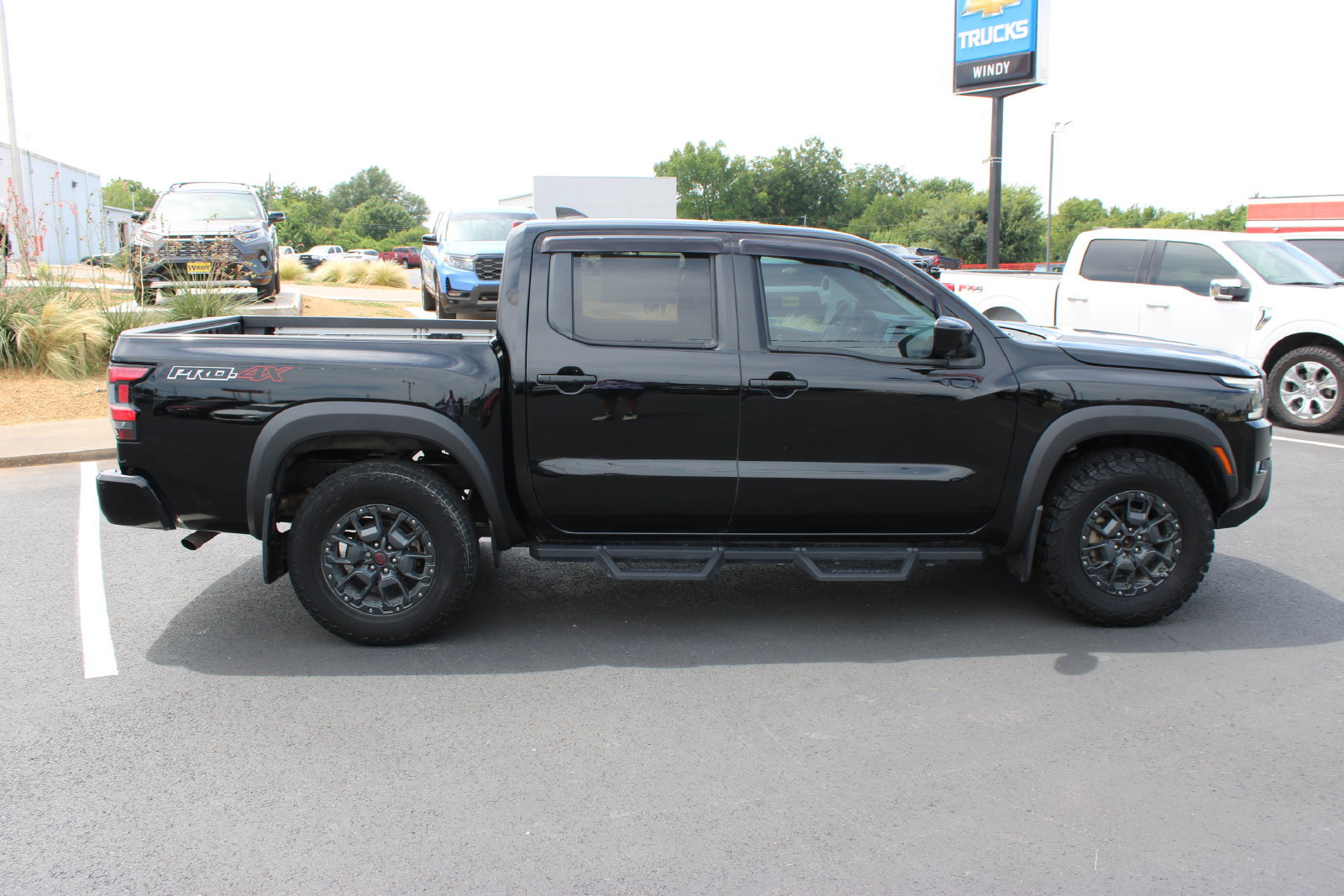 Used 2023 Nissan Frontier PRO-4X w/ Pro-4X Premium Package AWD/4WD image 9