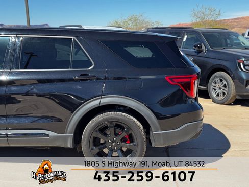 Used 2022 Ford Explorer ST w/ ST Street Pack image 10