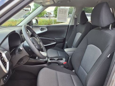 Used 2025 Kia Soul LX w/ LX Technology Package FWD image 15