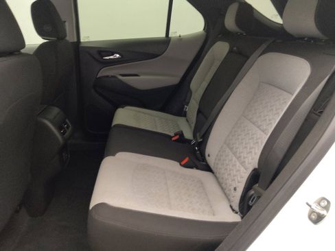 Used 2022 Chevrolet Equinox LS image 18