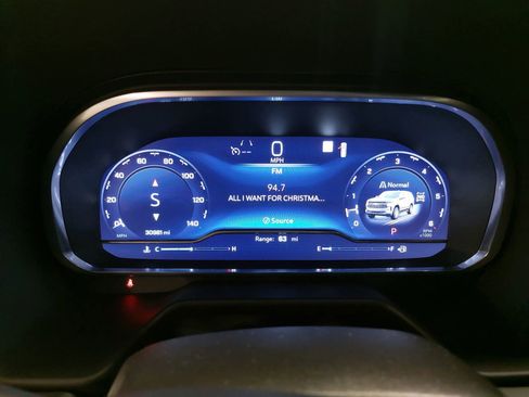 Used 2022 Chevrolet Tahoe LT w/ Luxury Package image 21