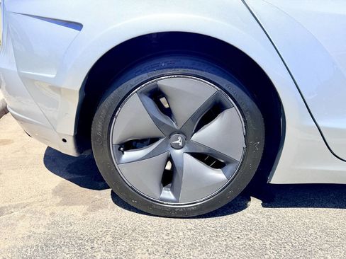 Used 2018 Tesla Model 3 Long Range RWD image 24